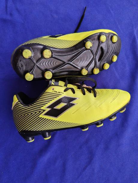 Kopačky zn. lotto, 30