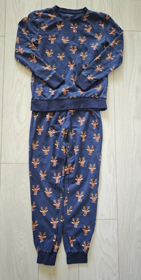 Pyžamo, reserved,152