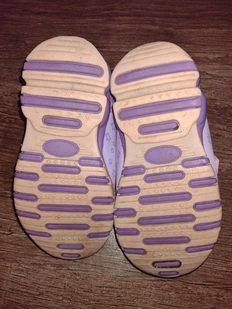 Svietiace topánočky, 24