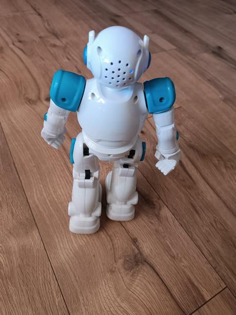 Inteligentný robot pre deti,