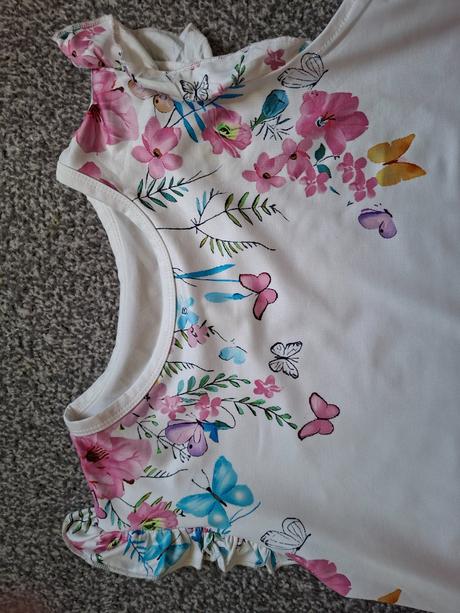 Predam peknú dievc.supravu velk.150 cm, 152