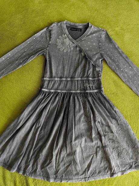 Minimálne nosené šaty desigual, top stav, desigual,152