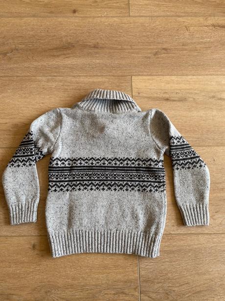 Sveter reserved 104, reserved,104