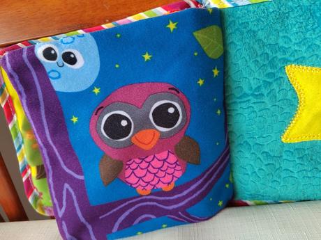 Šuštiaca knižka na zavesenie - lamaze, 