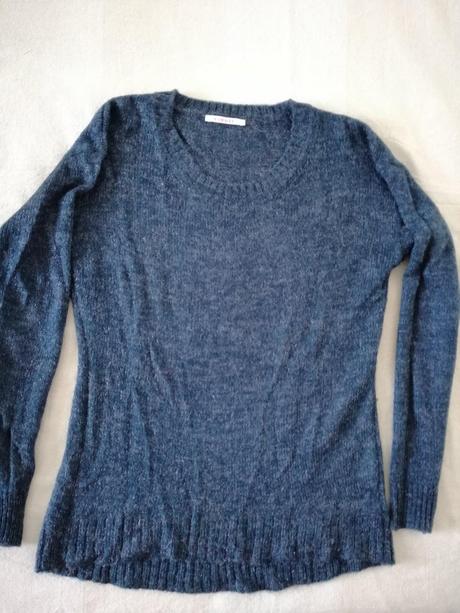 Tmavo-tyrkysovy svetrik, camaieu,l