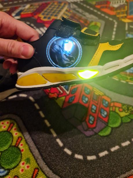 Svietiace batman botasky, 28