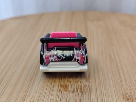 Kovový model hot wheels wheelie chair 2020,