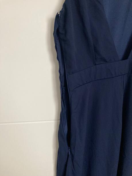 Dlhé spoločenské šaty, 42