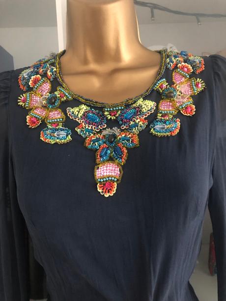 Mini saty / predĺžený top s koralkovou aplikaciou, 36