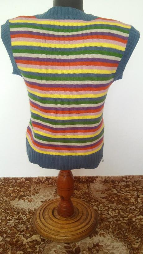 Farebna upletova vesta, 