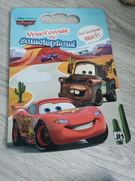 Zošit s úlohami a omaľovánka autá,