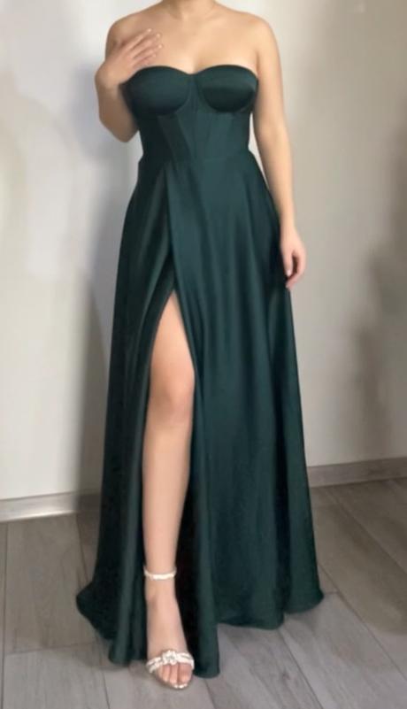 Smaragdové spoločenské šaty, s