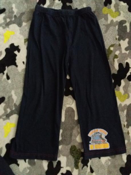 Tenké tepláčky s vláčikom tomášom, 98