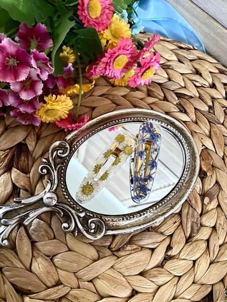 Ručne vyrobené živicové kľúčenky, 