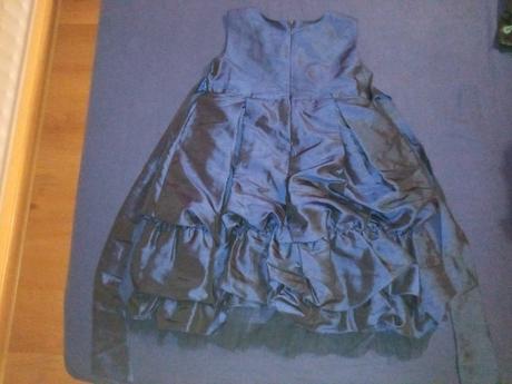 Lesklé kráľovsky modré volánové šaty s vločkou, 128