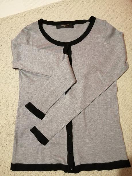 Damsky sveter sedy s ciernym lemovanim., reserved,38