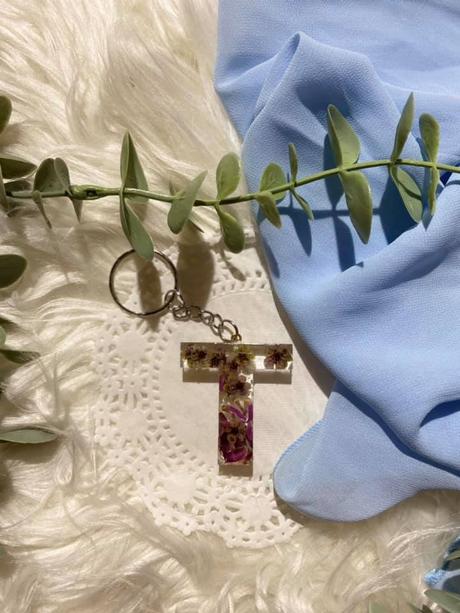 Ručne vyrobené živicové kľúčenky, 