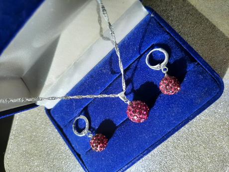 Trblietavý set- náušnice + retiazka s príveskom,