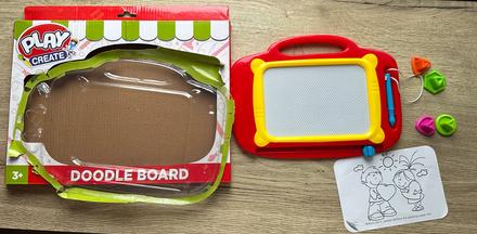 Magnetická kresliaca tabuľka + pečiatky za 2eur, 