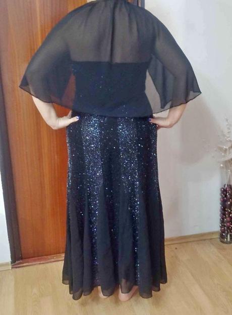 Spoločenské kamienkové šaty, 42