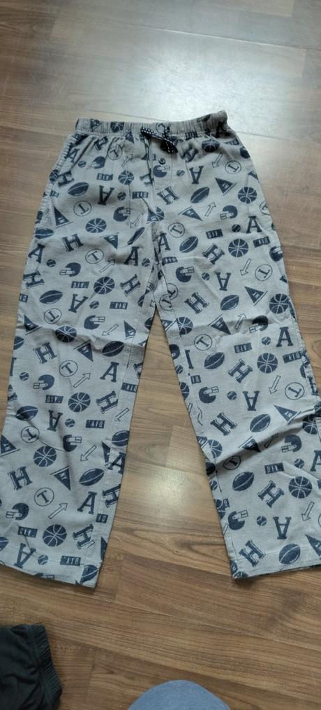 Pyžamovy spodok, 122