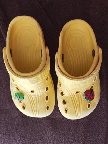 Gumené šľapky, 25