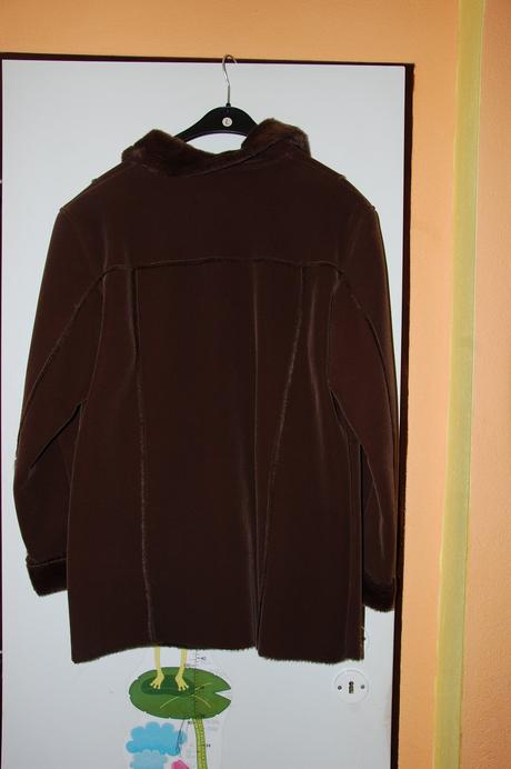 Hnedý kabátik, 42