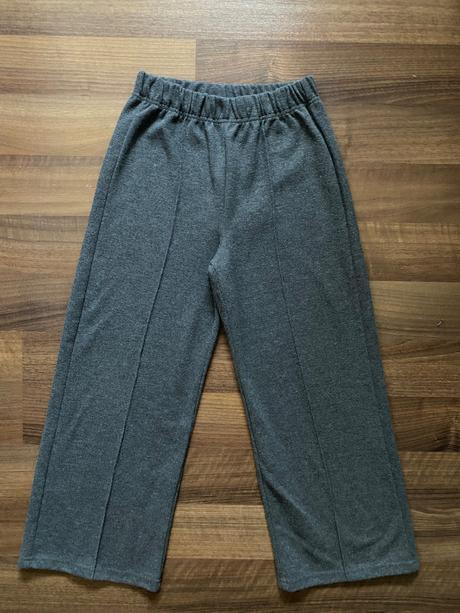 Upletove nohavice volny strih, zara,146