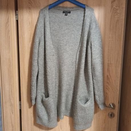 Šedý sveter, amisu,m