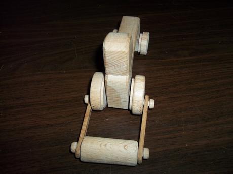 Drevené autíčko - valec,