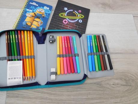 Perační plne vybavený, 2x notesík, top top stav,, 