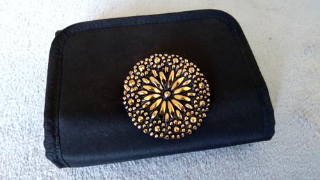 Krásna brošňa doplnok, 