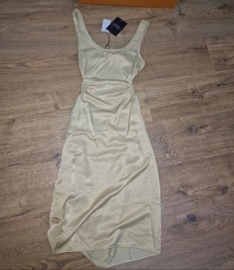 Saty s odhalenými chrbtom, xs