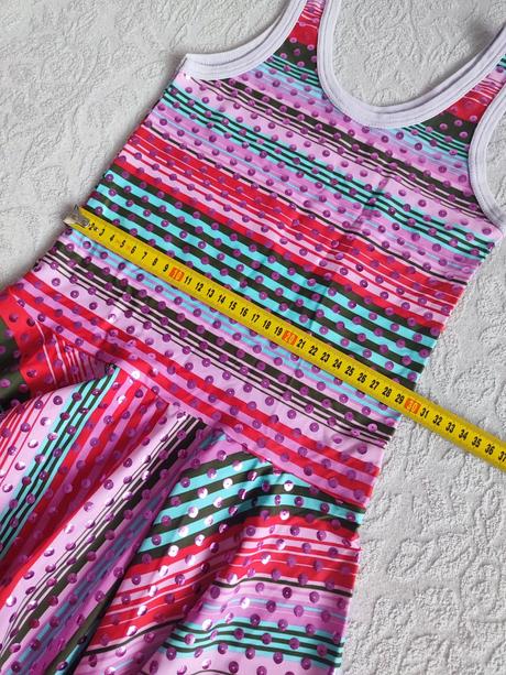 Ľahučké šaty, 128