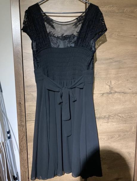 Čierne spoločenské šaty, 