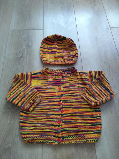 Sveter na zapínanie s čiapkou., 86