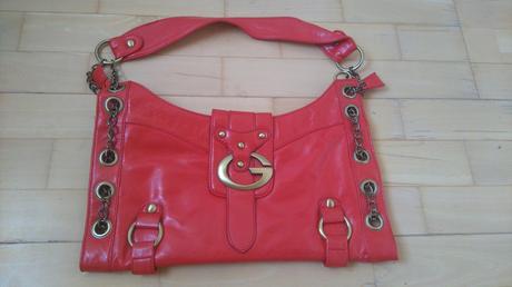 Kabelka v červenej farbe , 