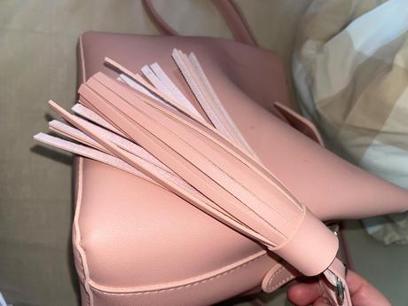 Kabelka reserved, reserved