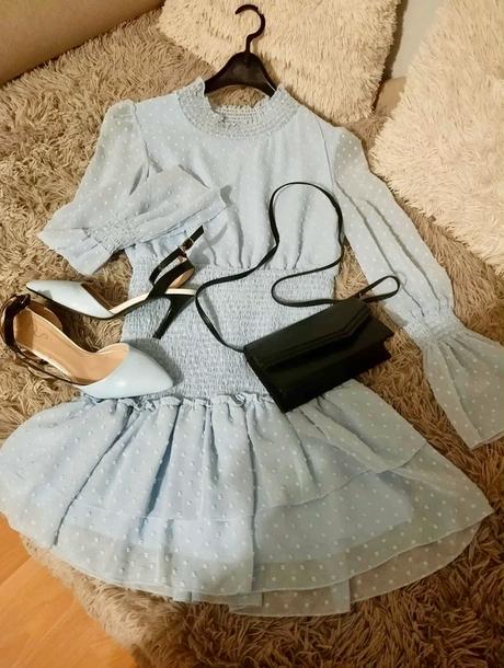 Bledomodré šaty, m