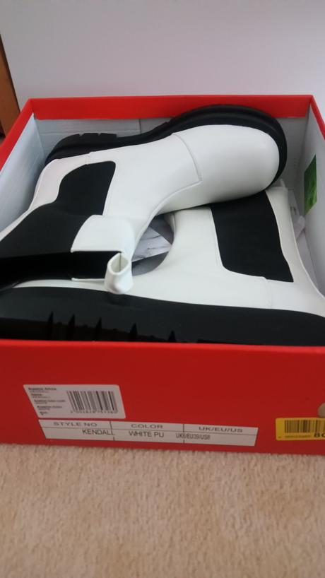 Nové nenosené čižmy kendall zn. raid, 39