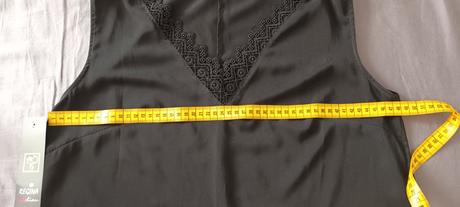 Cierny top s cipkou, s