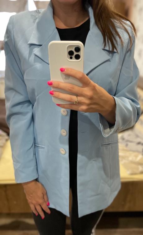 Bledomodré sako, 42