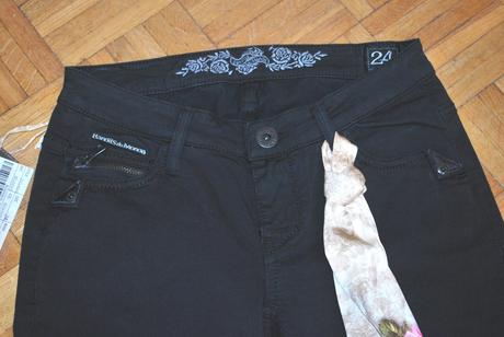 Dámske čierne štýlové džínsy, s