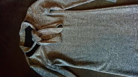 Trblietavé šaty, 128