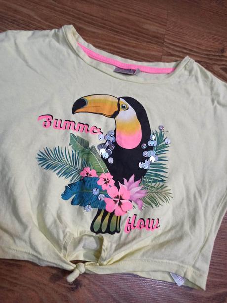 Tričko moderné, pár krát oblečené 134-140, 140