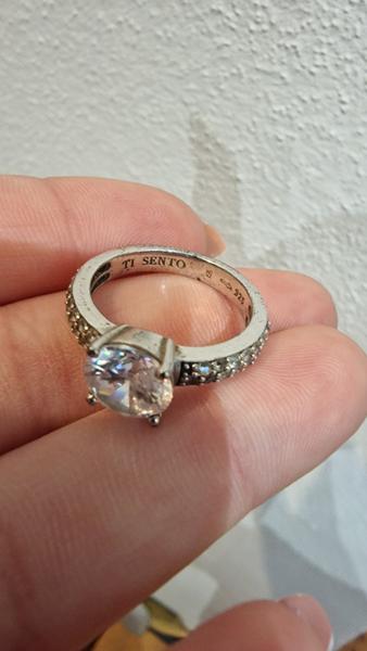 Za koľko môžem predať strieborný prsteň?