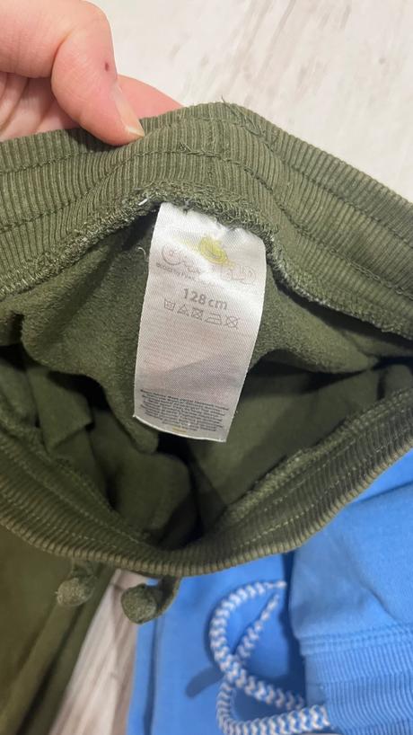 Chlapčenské tepláky 122/128 4ks, 122