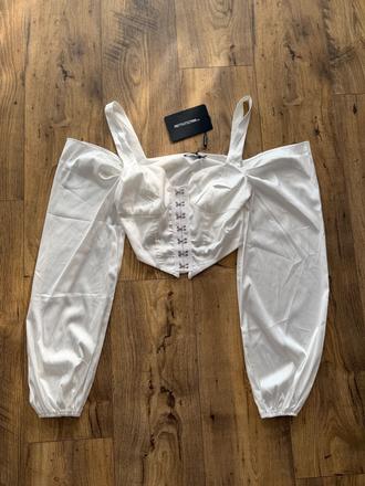 Topik prettylittlething, s