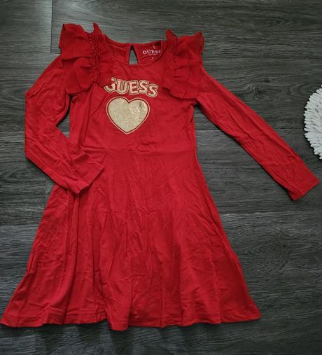 Pekne šaty guess, guess,110