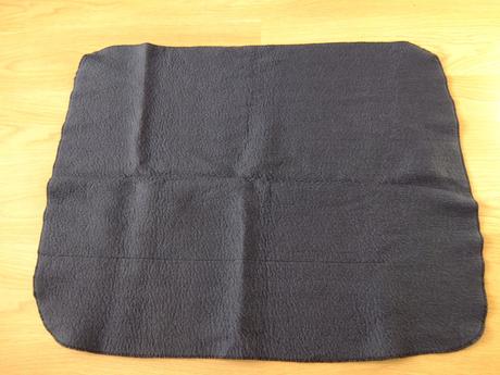 Tmavomodrá deka 95 x 74 cm,